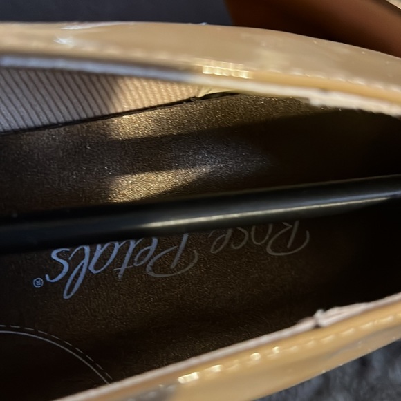(150)NWT ladies tan flats by Rose Petals/Walking Cradles. Size 6 1/2 medium. - Picture 8 of 9